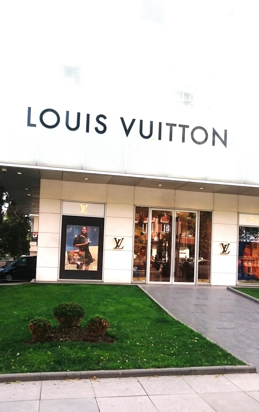 Istanbul Turkey January 2018 Louis Vuitton Store Nisantasi Istanbul Turkey  – Stock Editorial Photo © resulmuslu #387594402